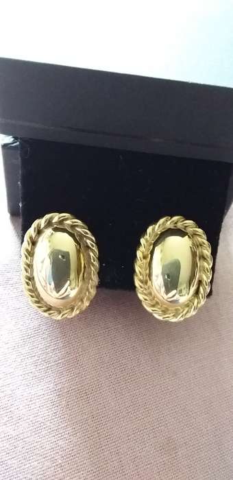 A Pair Of Vintage 9ct Yellow Gold Earrings - (4.9g) - (COLLECTION ONLY)