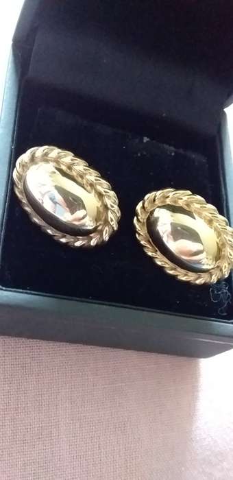 A Pair Of Vintage 9ct Yellow Gold Earrings - (4.9g) - (COLLECTION ONLY)