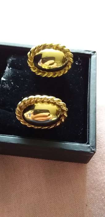 A Pair Of Vintage 9ct Yellow Gold Earrings - (4.9g) - (COLLECTION ONLY)