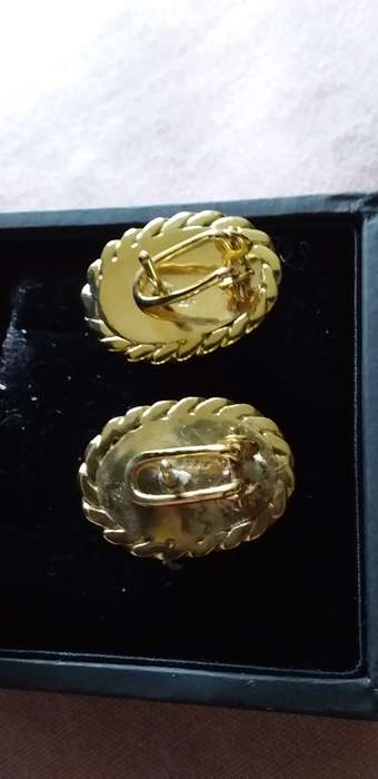 A Pair Of Vintage 9ct Yellow Gold Earrings - (4.9g) - (COLLECTION ONLY)