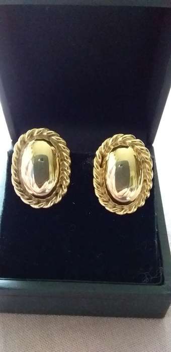 A Pair Of Vintage 9ct Yellow Gold Earrings - (4.9g) - (COLLECTION ONLY)
