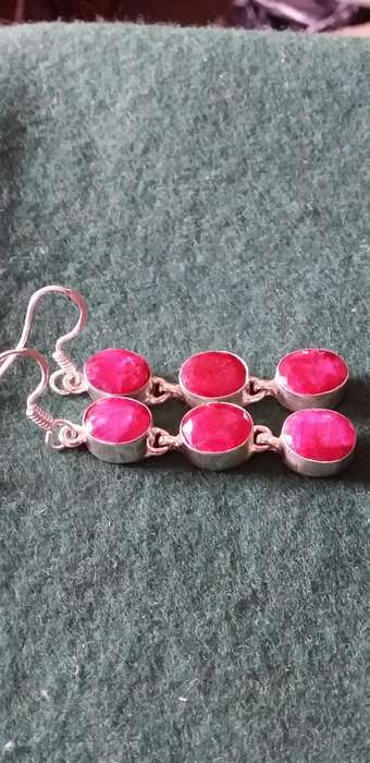 A Pair Of Genuine Ruby Quartz Gemstone Dangly Earrings