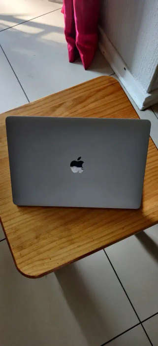 Apple Macbook Retina Touchbar 256ssd 8 gb Ram  Demo Like Condition **Grab it NOW** Low Battery cycle