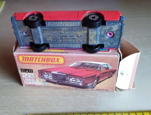 Lesney Matchbox Superfast Diecast Model ~ No 228 Lincoln Continental ~  with original box
