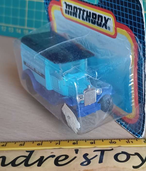1993 Matchbox ~  MB44 1921 Model T Ford ~ carded
