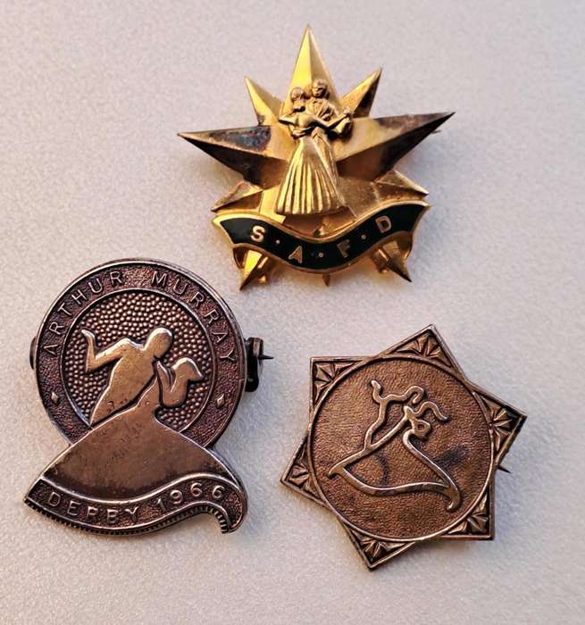 Arthur Murray Dance Studio 2 x pin badges circa 1960s and a SAFD (Dance) pin badge