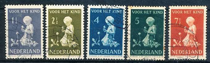 NETHERLANDS  1940  -   Child Care  FULL  SET   -  FINE USED