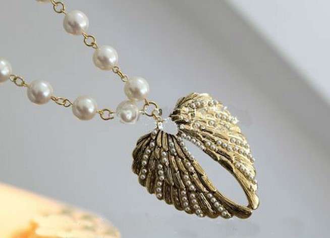 ***ANGEL WING FAUX PEARL LACE - NECKLACE ***