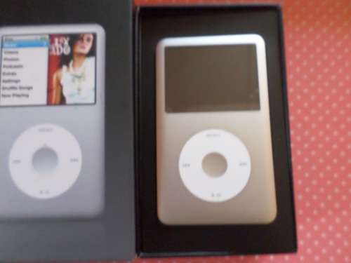 iPod Classic 160GB Pristine condition original box with manuals and unused earphones