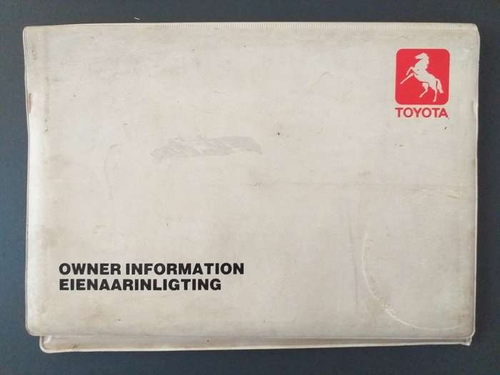 Toyota Corolla Owners Manual Eienaarshandleiding WITH Service guide / Diensgids