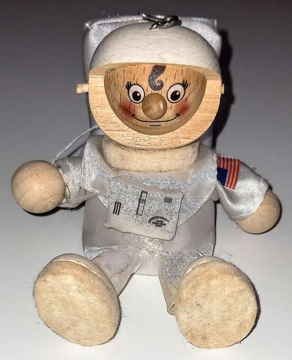 Beautiful Bouncies from Bohemia Figurine. Made in Germany. 10cm Tall wooden body