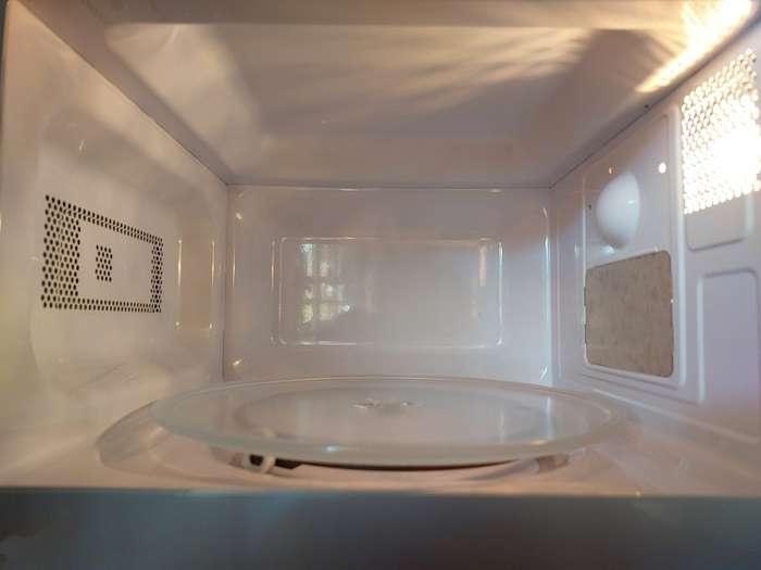 Russel-Hobbs model RHEM21L 20-litre 700 Watt mirror-front microwave oven - As new!
