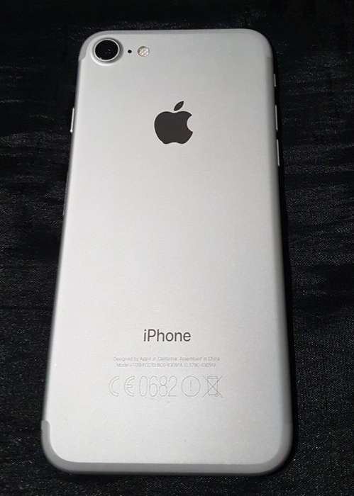 Apple iPhone 7 / 128GB / Silver