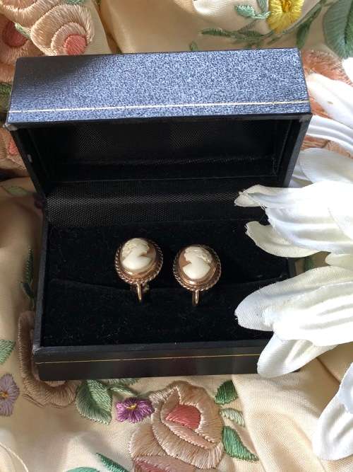 VINTAGE 9CT GOLD & CAMEO EARRINGS