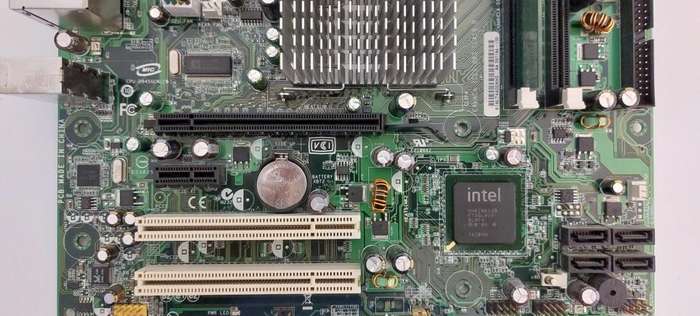 Intel LGA 775 Desktop Board + Celeron + RAM