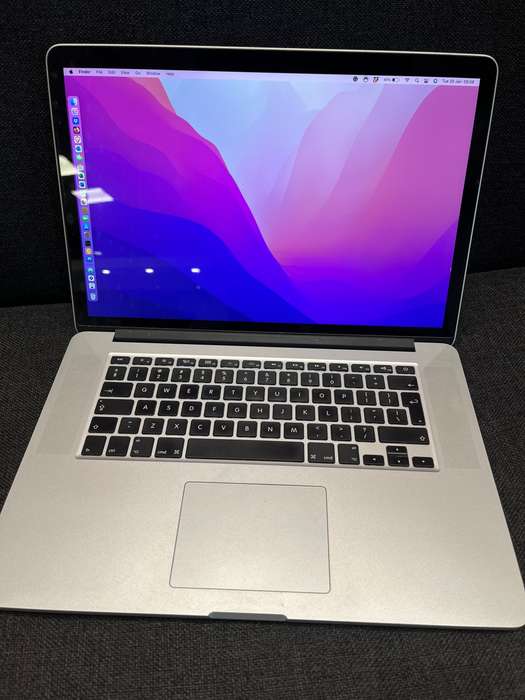 MacBook Pro 2015 , 15-Inch Core i7 2.20GHz , Retina Display, 16GB RAM , 256GB SSD