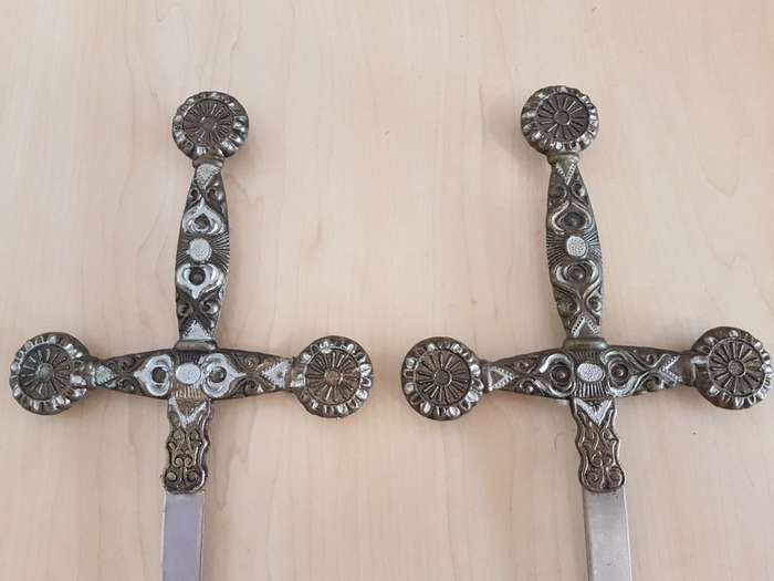 Pair of Patentado Ryc Spanish Decorative Display Swords with Scabbards (Length 50cm)