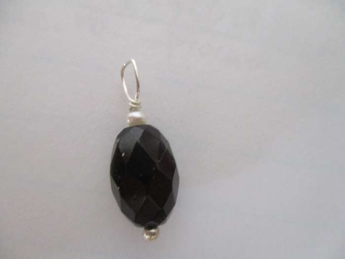 Sterling Silver Faceted Onyx and Cultured Pearl Pendant / Charm