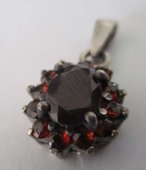 925 Sterling Silver and Ganets Pendant