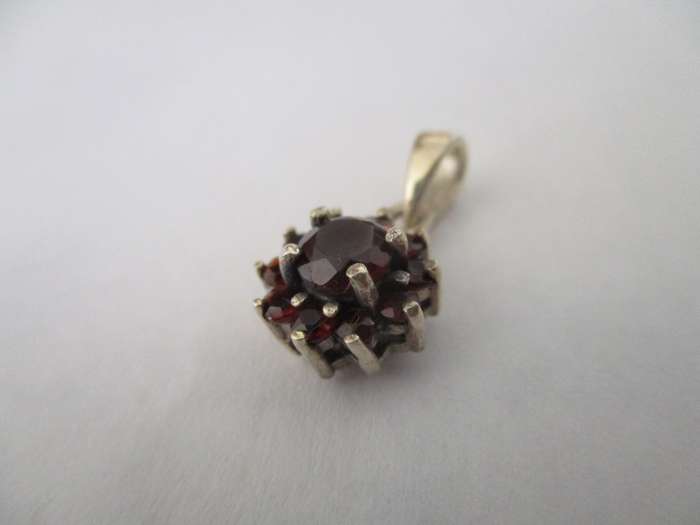 925 Sterling Silver and Ganets Pendant