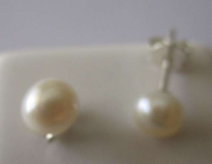 925 Sterling Silver and Fresh Water Pearls Earrings/ studs