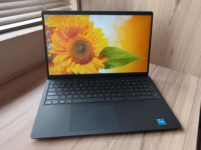 Dell Vostro 15 3510 Intel Core I5 11th Gen + Free Laptop Bag