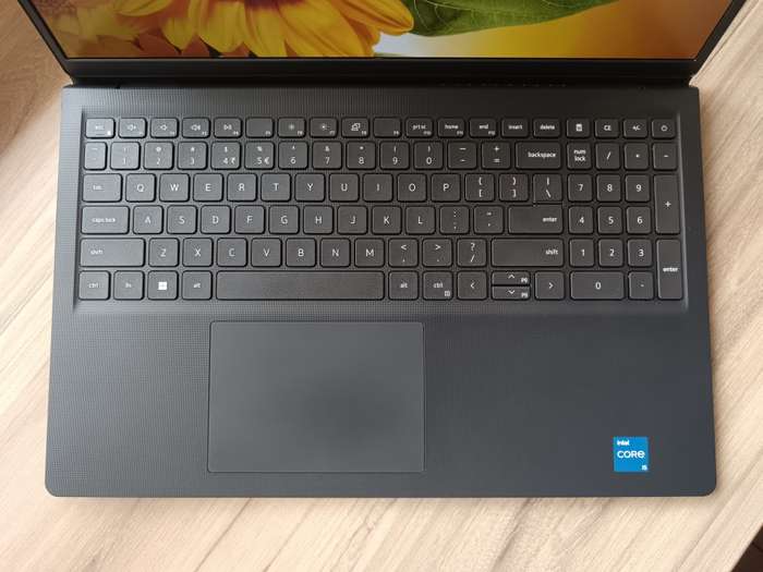 Dell Vostro 15 3510 Intel Core I5 11th Gen + Free Laptop Bag
