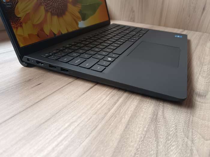 Dell Vostro 15 3510 Intel Core I5 11th Gen + Free Laptop Bag