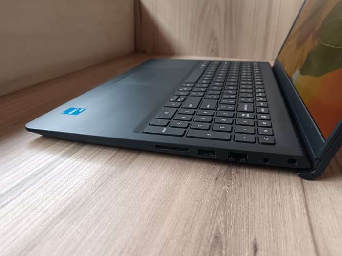 Dell Vostro 15 3510 Intel Core I5 11th Gen + Free Laptop Bag