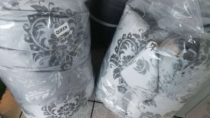 COMFORTER SETS...SIZES ,QUEEN - STOCK MUST CLEAR