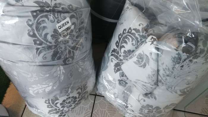 COMFORTER SETS...SIZES ,QUEEN - STOCK MUST CLEAR