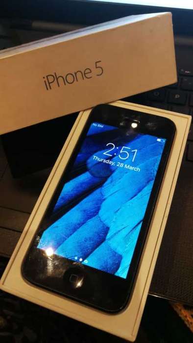 IPHONE 5 ***32 gig ***EXCELLENT MOBILE *** 8 Mp camera** with original box***BARGAIN