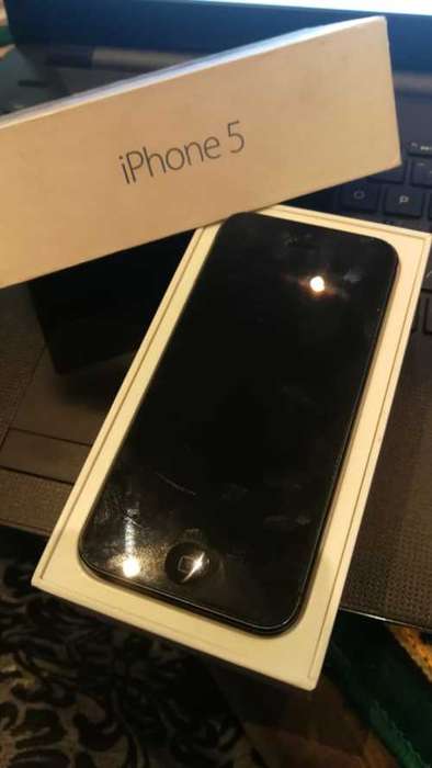 IPHONE 5 ***32 gig ***EXCELLENT MOBILE *** 8 Mp camera** with original box***BARGAIN
