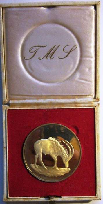 "BUCK"  SILVER MEDALLION in PRESENTATION BOX....60.7 Grams (1.95 Ozs.) FINE SILVER  (99.99% PURE)