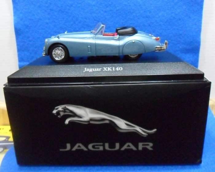 ABSOLUTELY STUNNING  ATLAS  EDITIONS 1957 JAGUAR XK140  "METALLIC BLUE VERSION "  -  MINT BOXED.