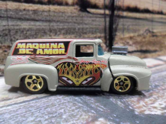 STUNNING   HOT WHEELS 1956 FORD F-100 MAQUINA DE AMOR  , NEAR MINT , MADE IN 2005