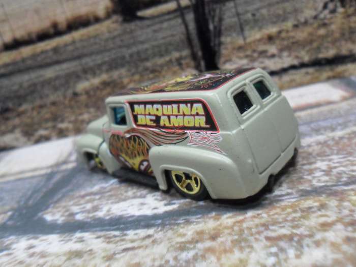 STUNNING   HOT WHEELS 1956 FORD F-100 MAQUINA DE AMOR  , NEAR MINT , MADE IN 2005