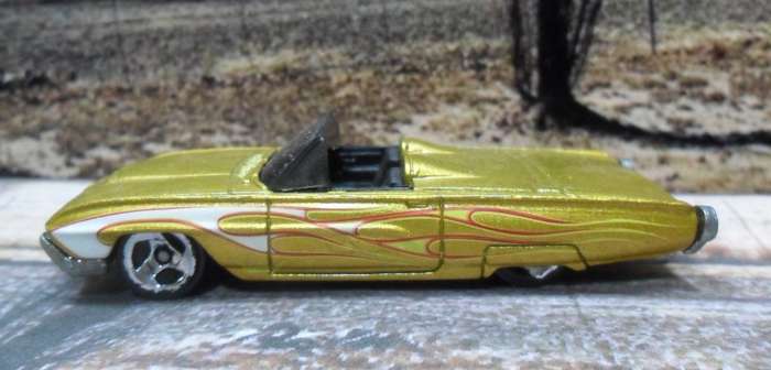 STUNNING   HOT WHEELS 1963 FORD T -BIRD   , NEAR MINT , MADE IN MALAYSIA   IN  2004