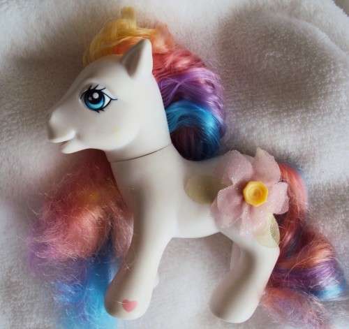 Rare Daffidazey 2005 Hasbro My Little Pony lush rainbow hair flower button white body 12cm good