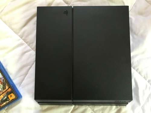 Sony PlayStation 4 500GB (great condition 2nd hand)with GTA V