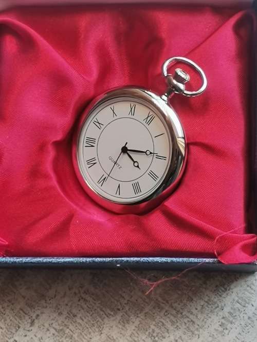 MENS POCKET WATCH NEW IN BOX IN EXCELLENT WORKING CONDITION