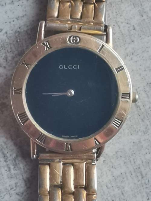 MENS GOLD PLATED SWISS MADE GUCCI WATCH VALUED @ R6000 IN EXCELLENT WORKING CONDITION