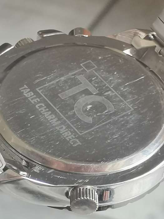 BIG AND BOLD MENS WATCH IN EXCELLENT WORKING CONDITION