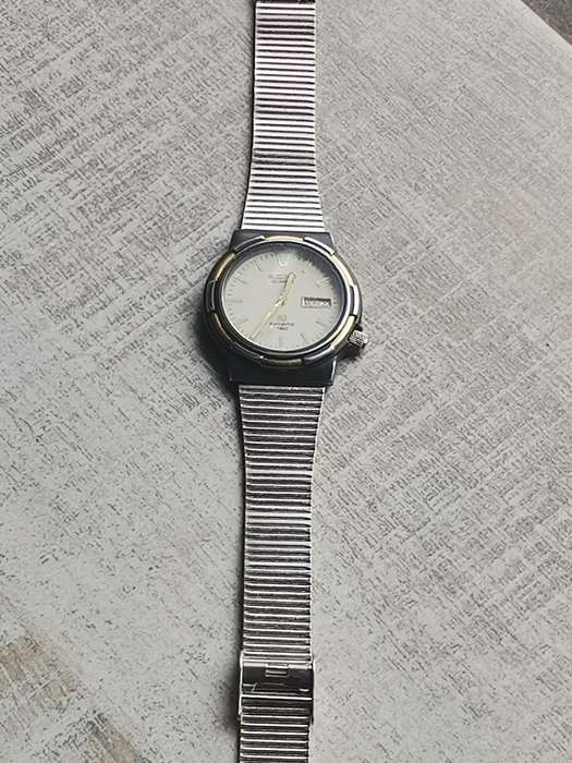 MENS SEIKO SQ3 150M WATER RESIST SPORTS WATCH WITH DAY/DATE FUNCTION IN EXCELLENT WORKING CONDITION