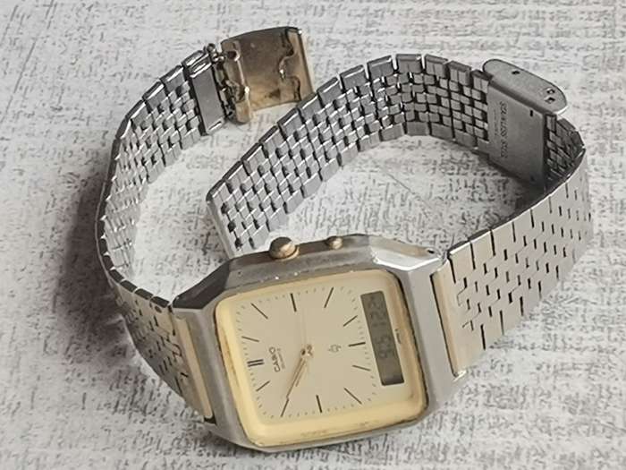 MENS VINTAGE CASIO ANALOG/DIGITAL WATCH IN EXCELLENT WORKING CONDITION