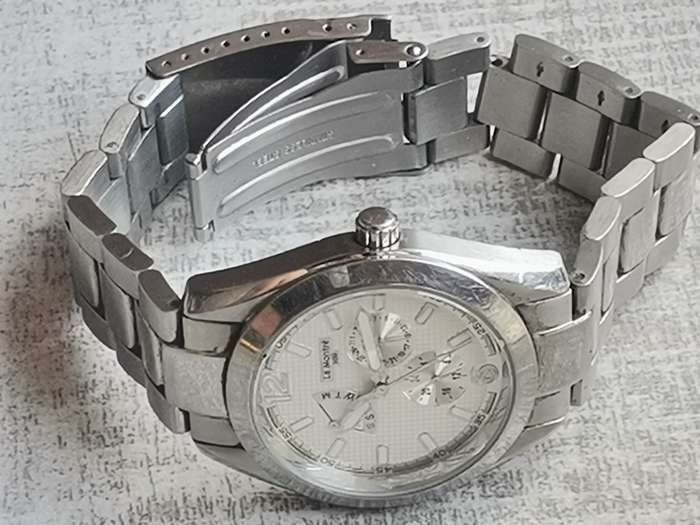 LA MONTRÉ MENS WATCH IN EXCELLENT WORKING CONDITION