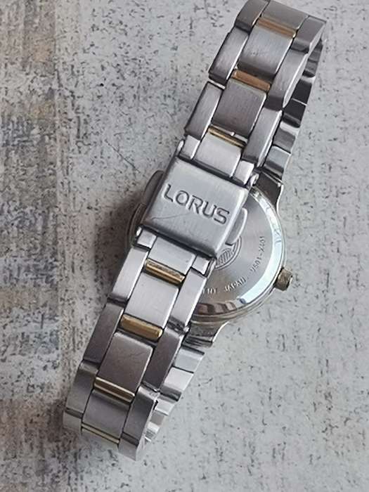 STUNNING LORUS 2 TONE LADIES WATCH IN EXCELLENT WORKING CONDITION