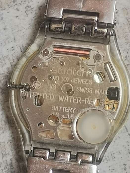 ELEGANT AND UNIQUE LADIES SWATCH WATCH IN EXCELLENT WORKING CONDITION