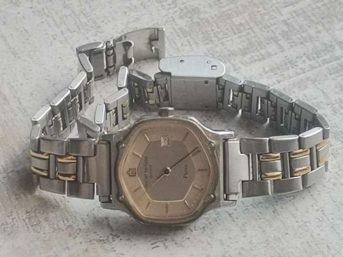 MICHEL HERBELIN LADIES SWISS WATCH WITH ORIGINAL BOX IN EXCELLENT WORKING CONDITION