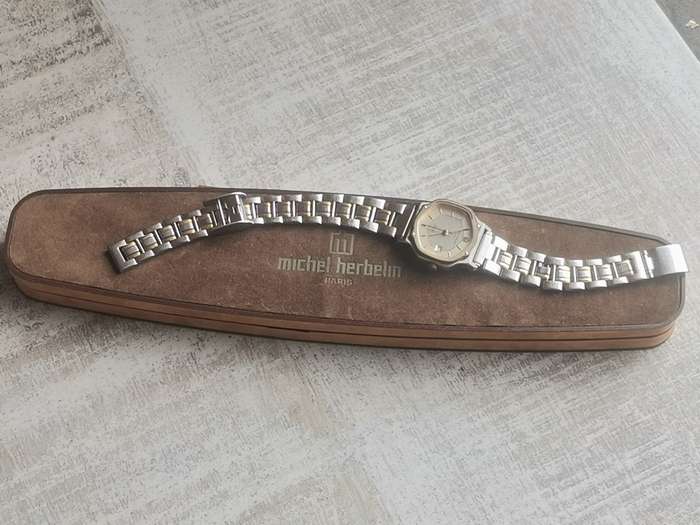 MICHEL HERBELIN LADIES SWISS WATCH WITH ORIGINAL BOX IN EXCELLENT WORKING CONDITION